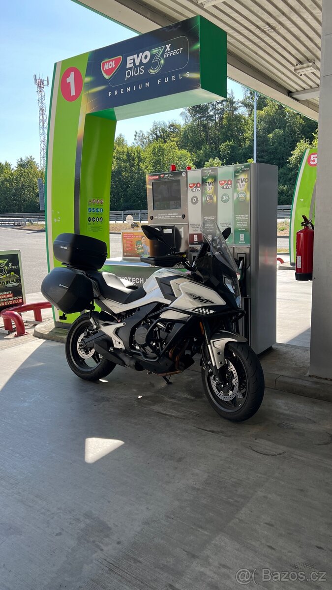 CFMoto 700MT - 2