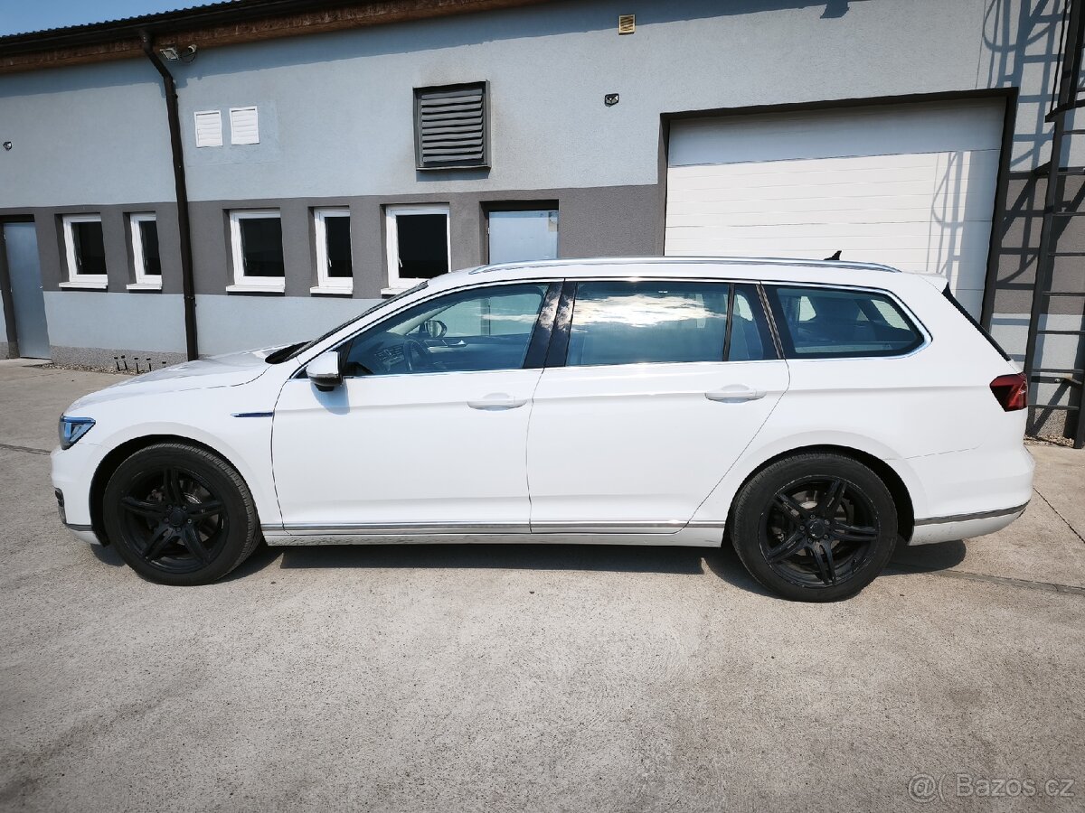 VW Passat Variant GTE , ČR, DPH - 2