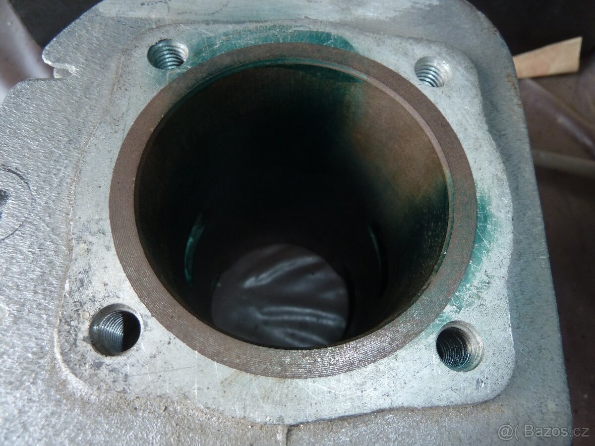 Trabant nový originální válec motoru - 2