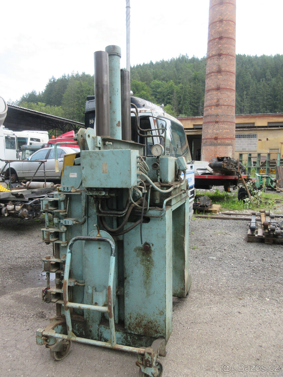 PAKETOVACÍ LIS NA PAPÍR, PLASTY - 2