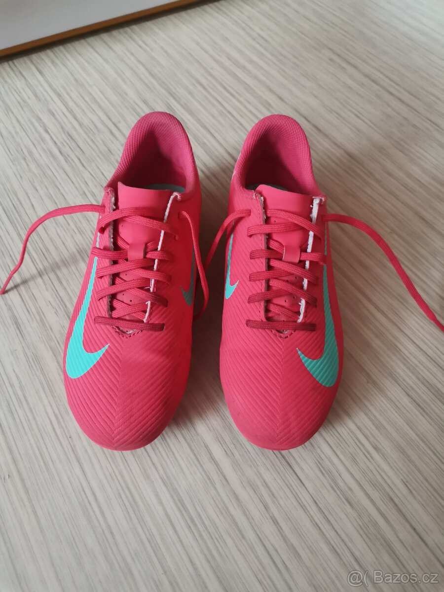 Kopačky Nike nové vel.36,5 - 2