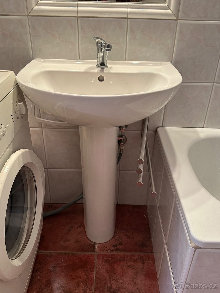Umyvadlo s baterií. 60 cm - 2