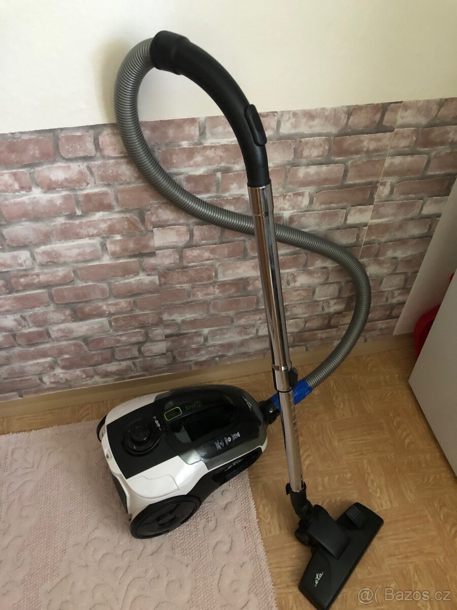 Bezsáčkovy vysavač ETA - 2