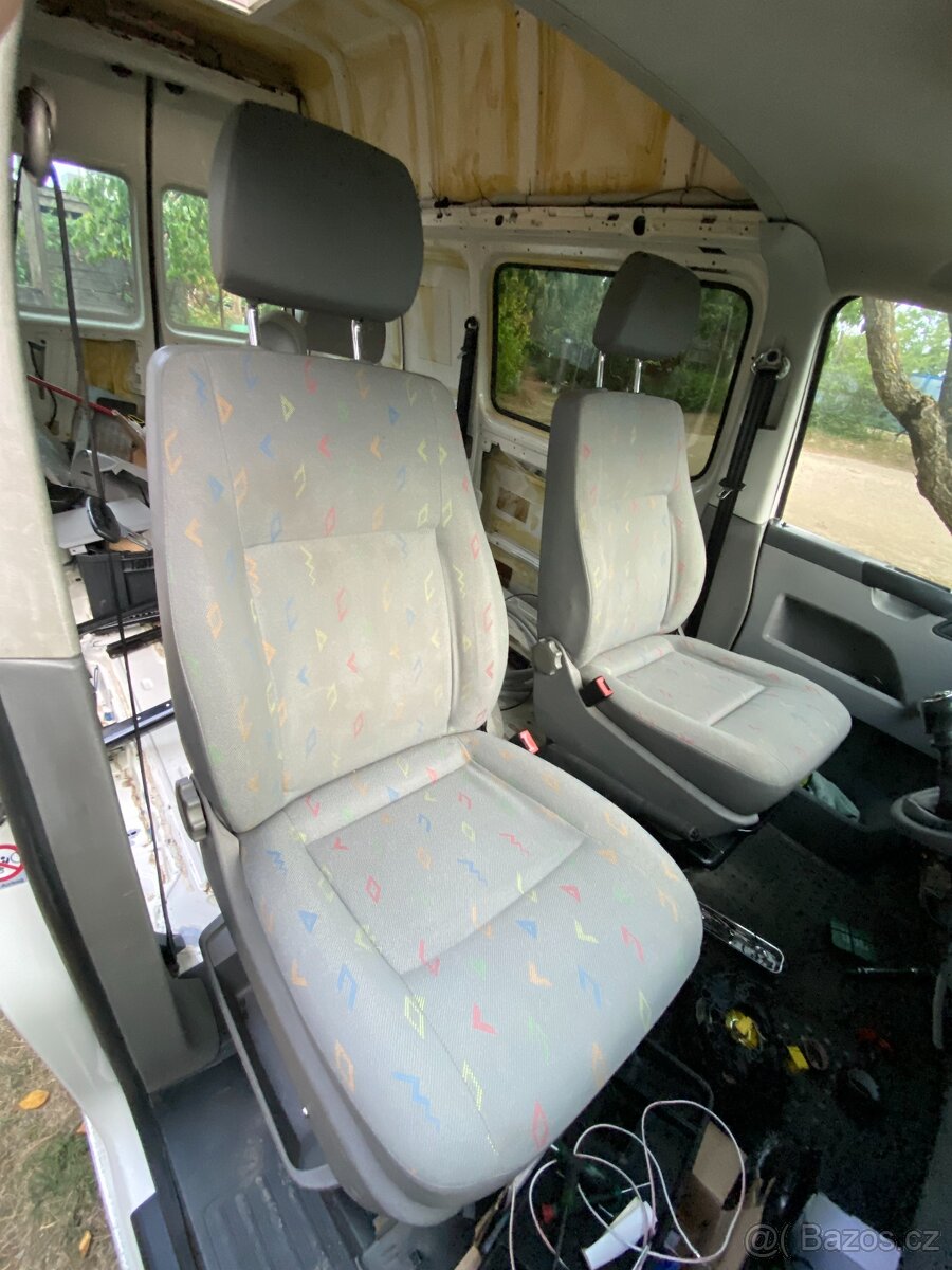 VW T5 - přední sedadla - 2