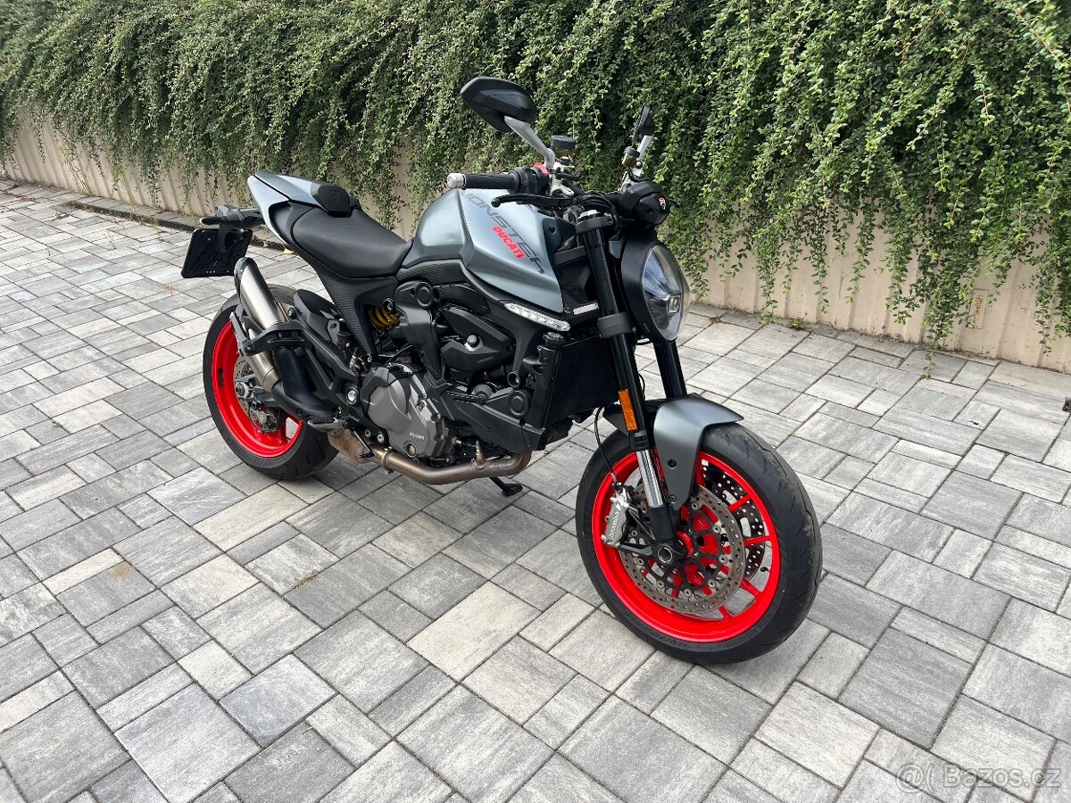 Ducati Monster 937 - 2