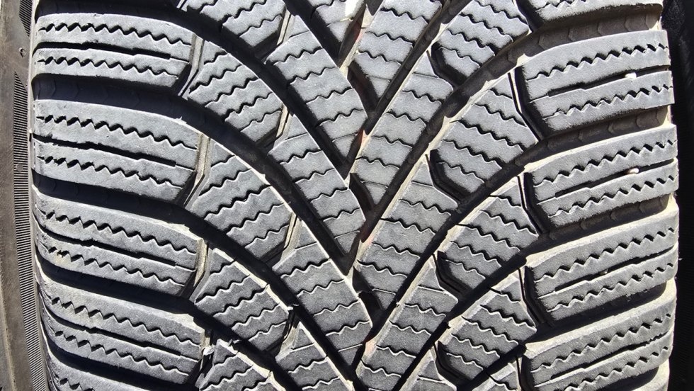 Zimní pneu 215/65/17 Bridgestone - 2