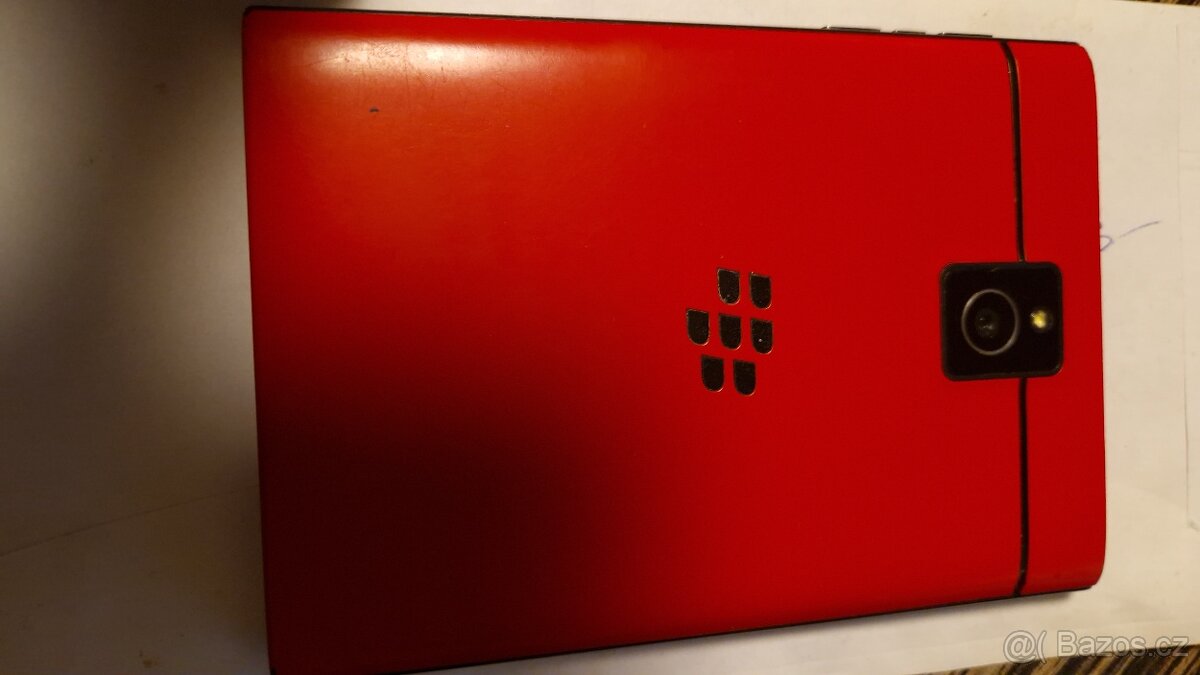 BlackBerry Passport RED Edition email klient - 2