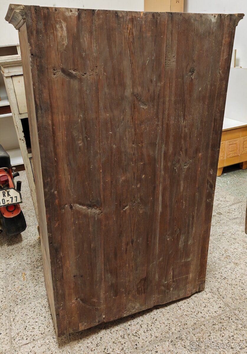 Starožitná skříň šatní "plná" ozdobný lem - 2