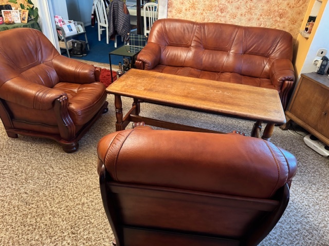 Sedací kožená souprava z masivu + konferenční dřevěný stůl - 2
