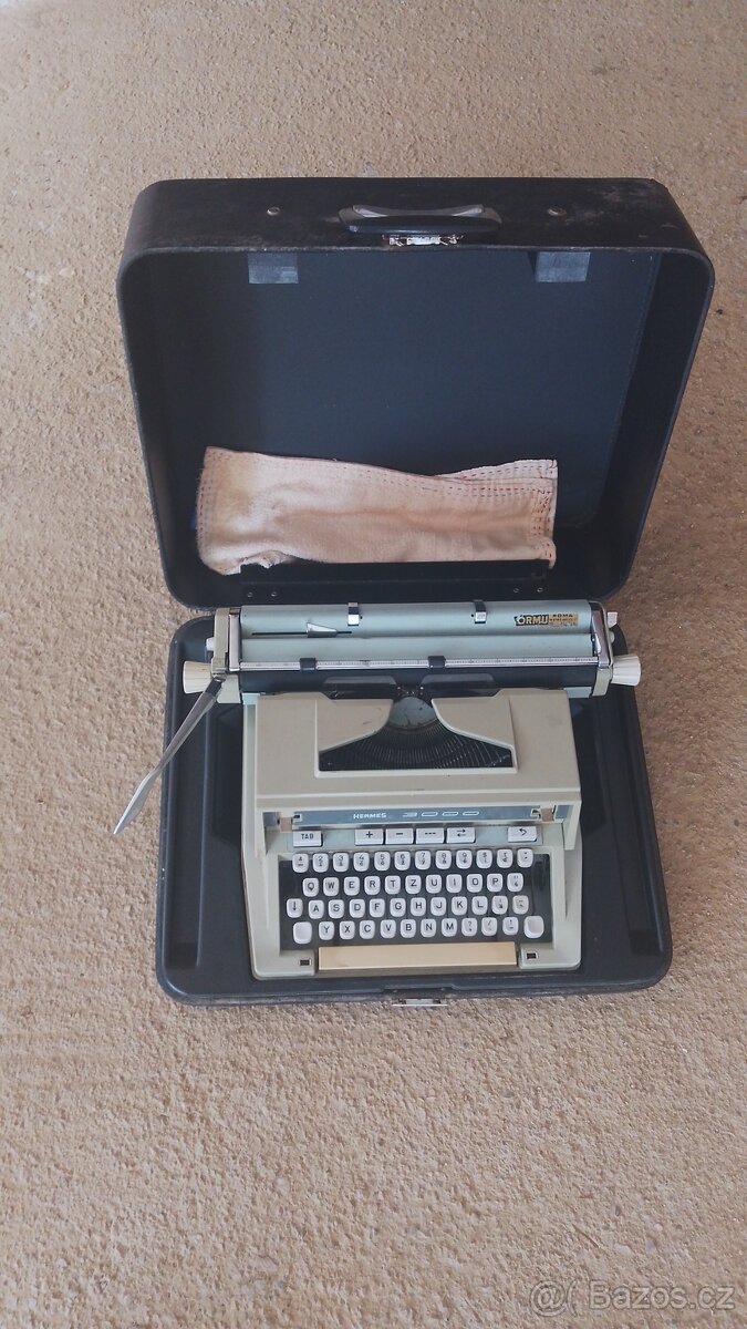 Prodám švýcarský starožitní psací stroj Hermes v kufríku - 2