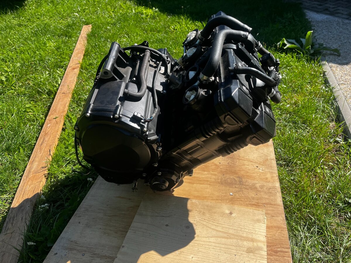 Suzuki GSF 1250 motor - 2