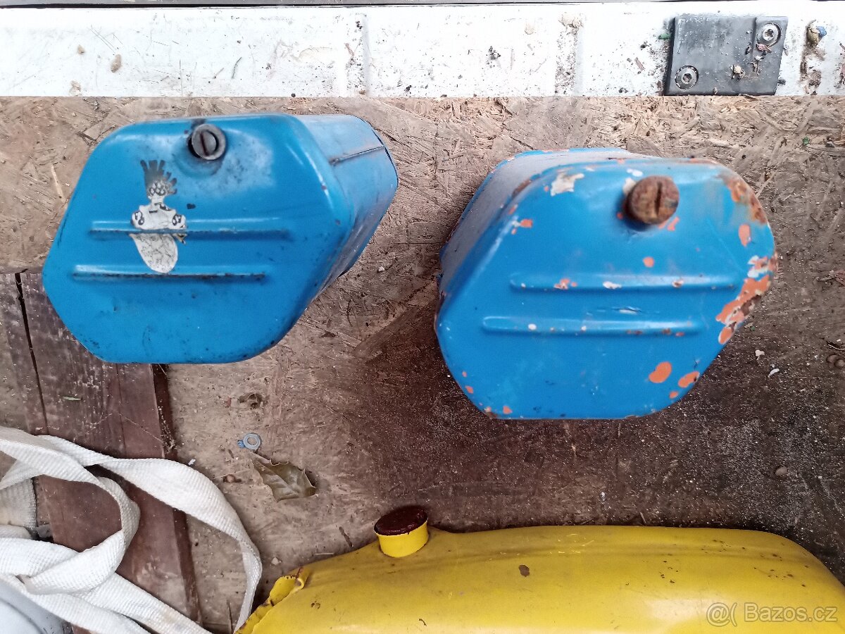 Jawa 50 pionýr Mustang typ.23 Kastlík na nářadí , box. - 2