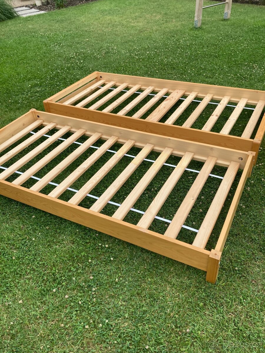 Stohovatelné dřevěné postele 2ks - 2