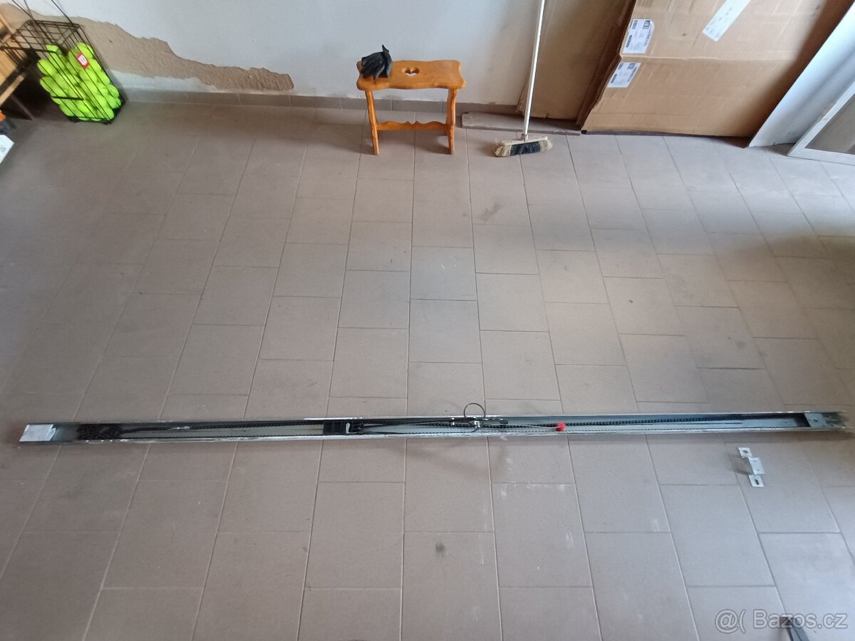 Kolejnice s řetězem na garážová vrata - 2