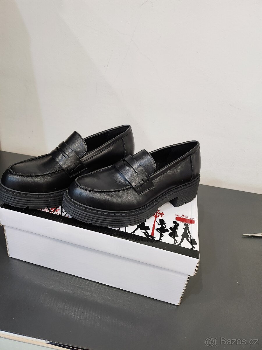 dámské kožené kotníkové boty
- 2