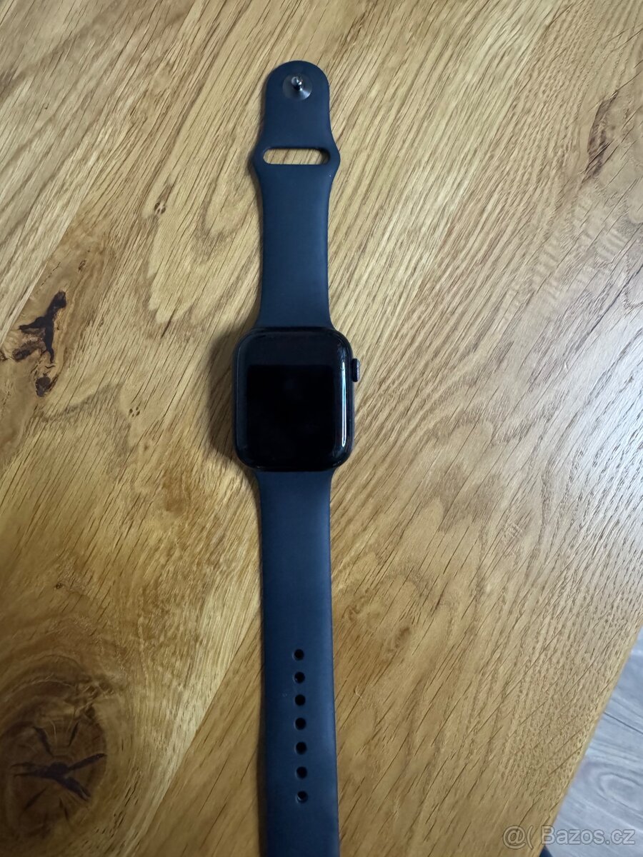 Apple Watch Series 7 45 mm černé - 2