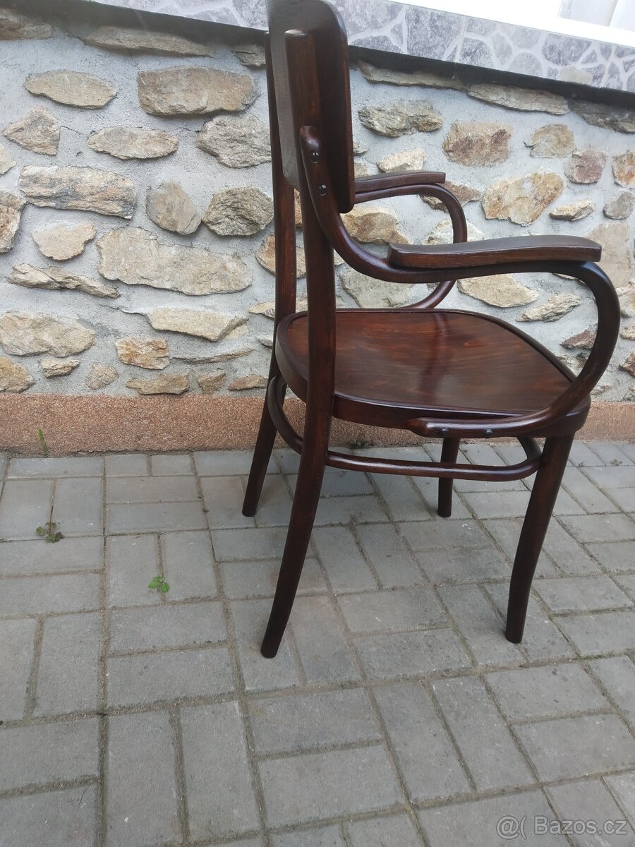 Křesla Thonet. - 2