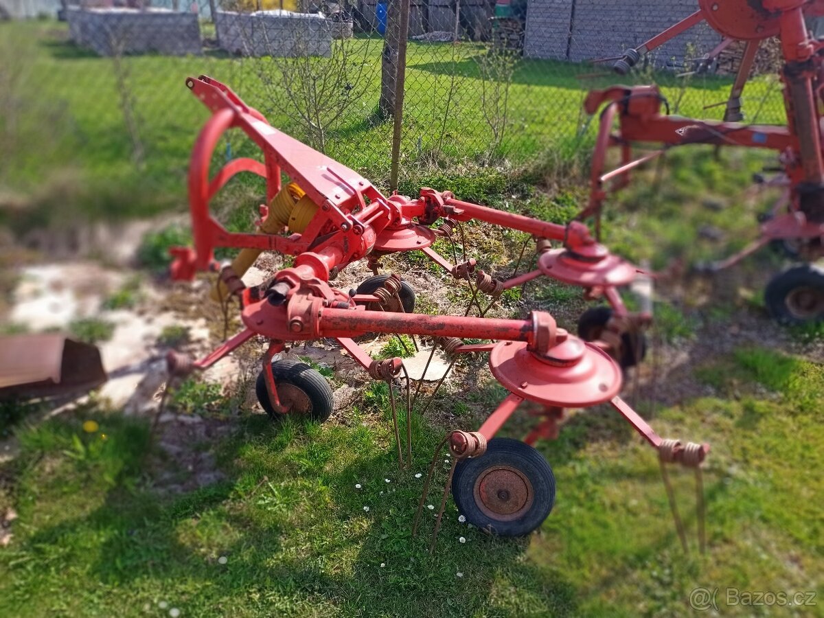 Obraceč sena Kühn 4 m - 2