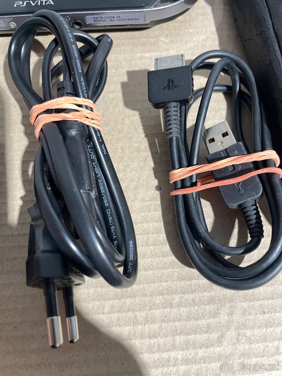 PS VITA PCH-1004 OLED displej -folia +8GB - 2