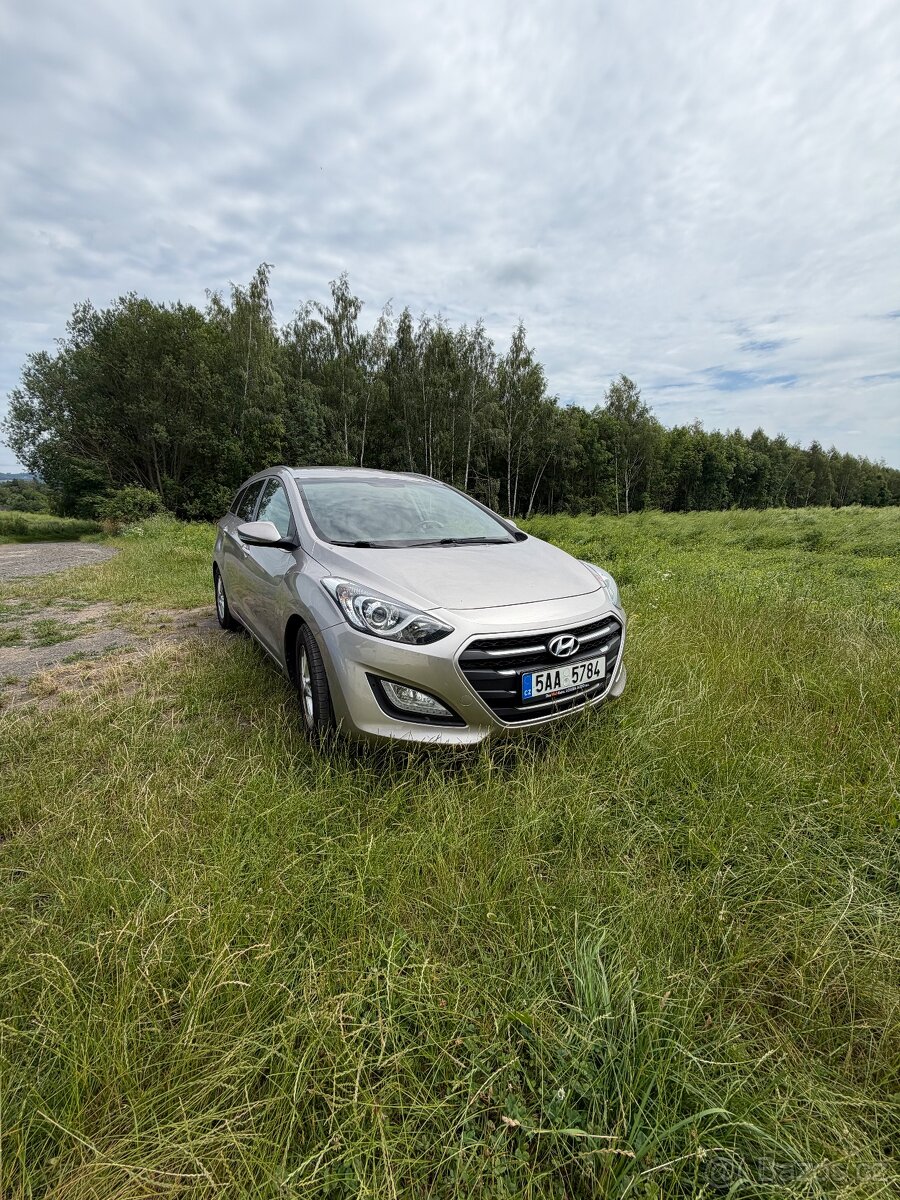 Hyundai i30 kombi 1.6 automat - 2