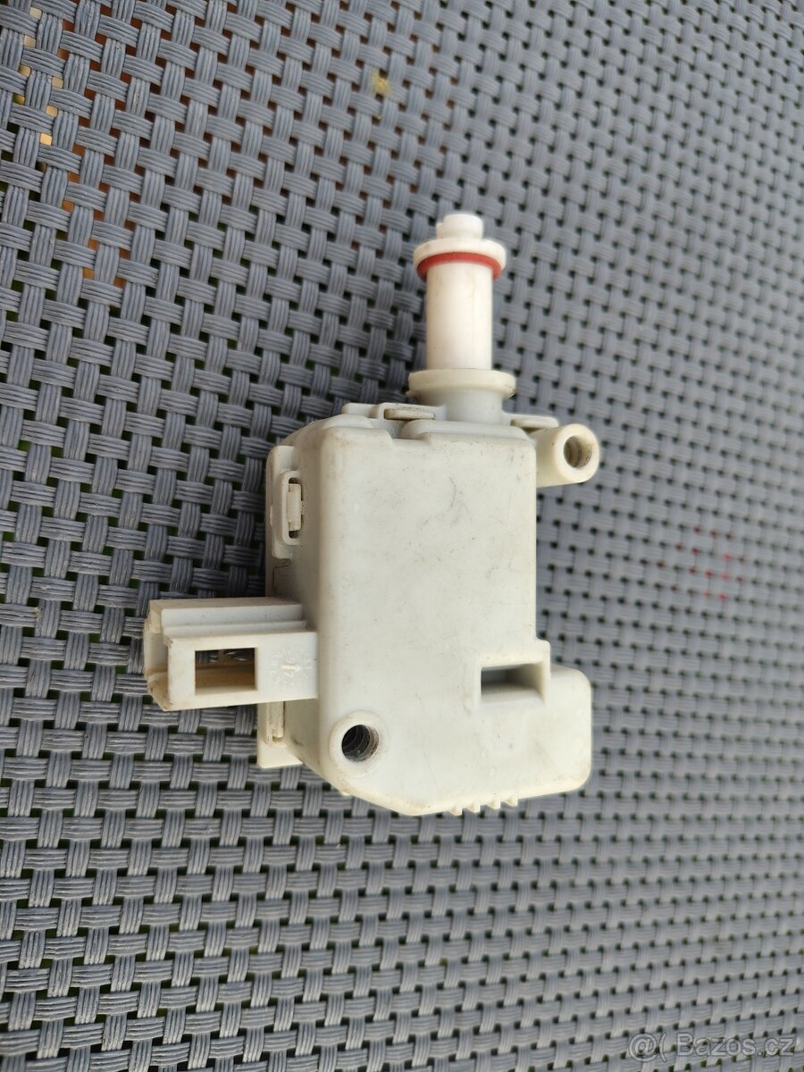 Servomotor zámku víčka nádrže VW - 2