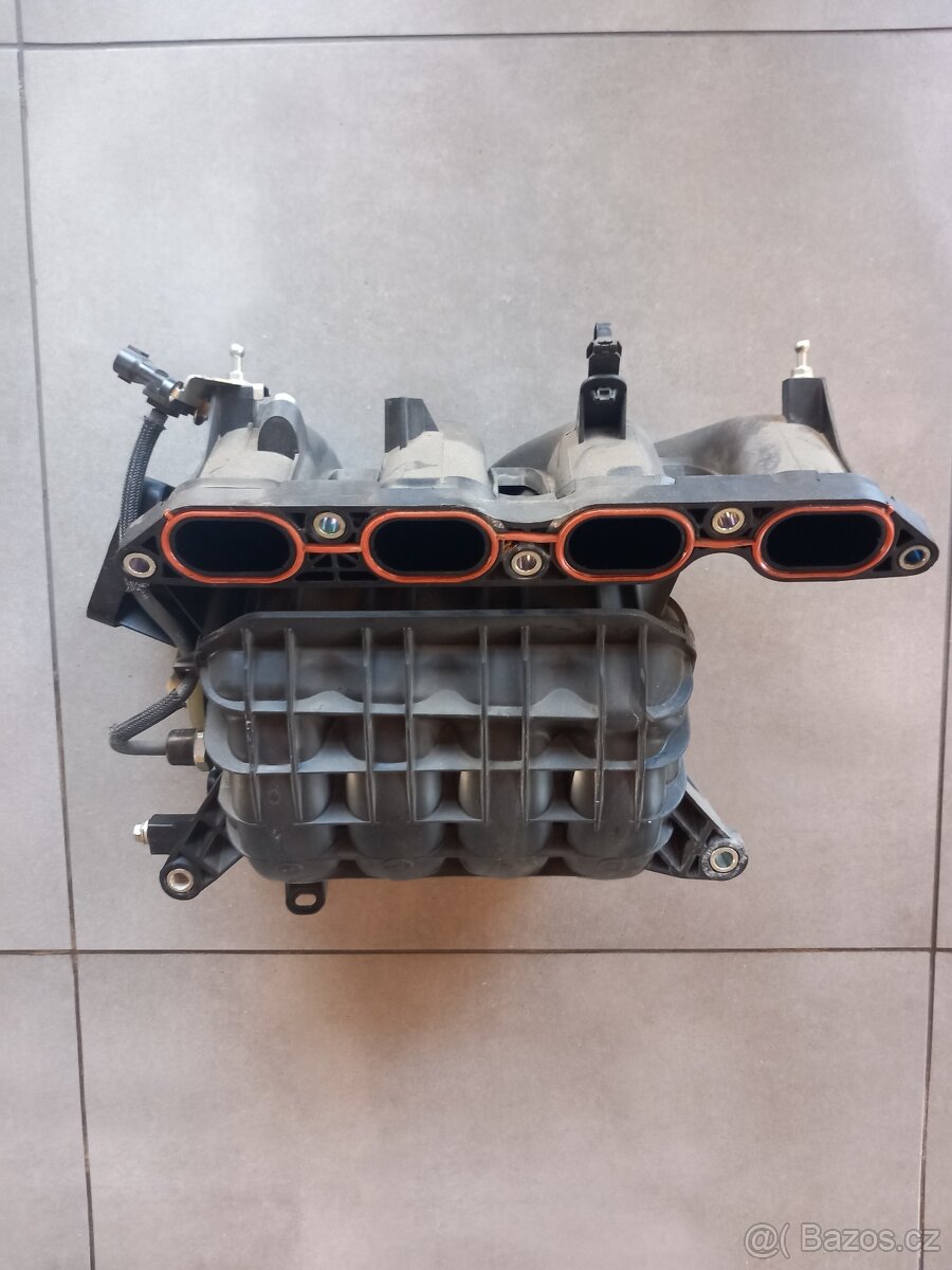 Sání motoru Toyota VERSO 2013- - 2