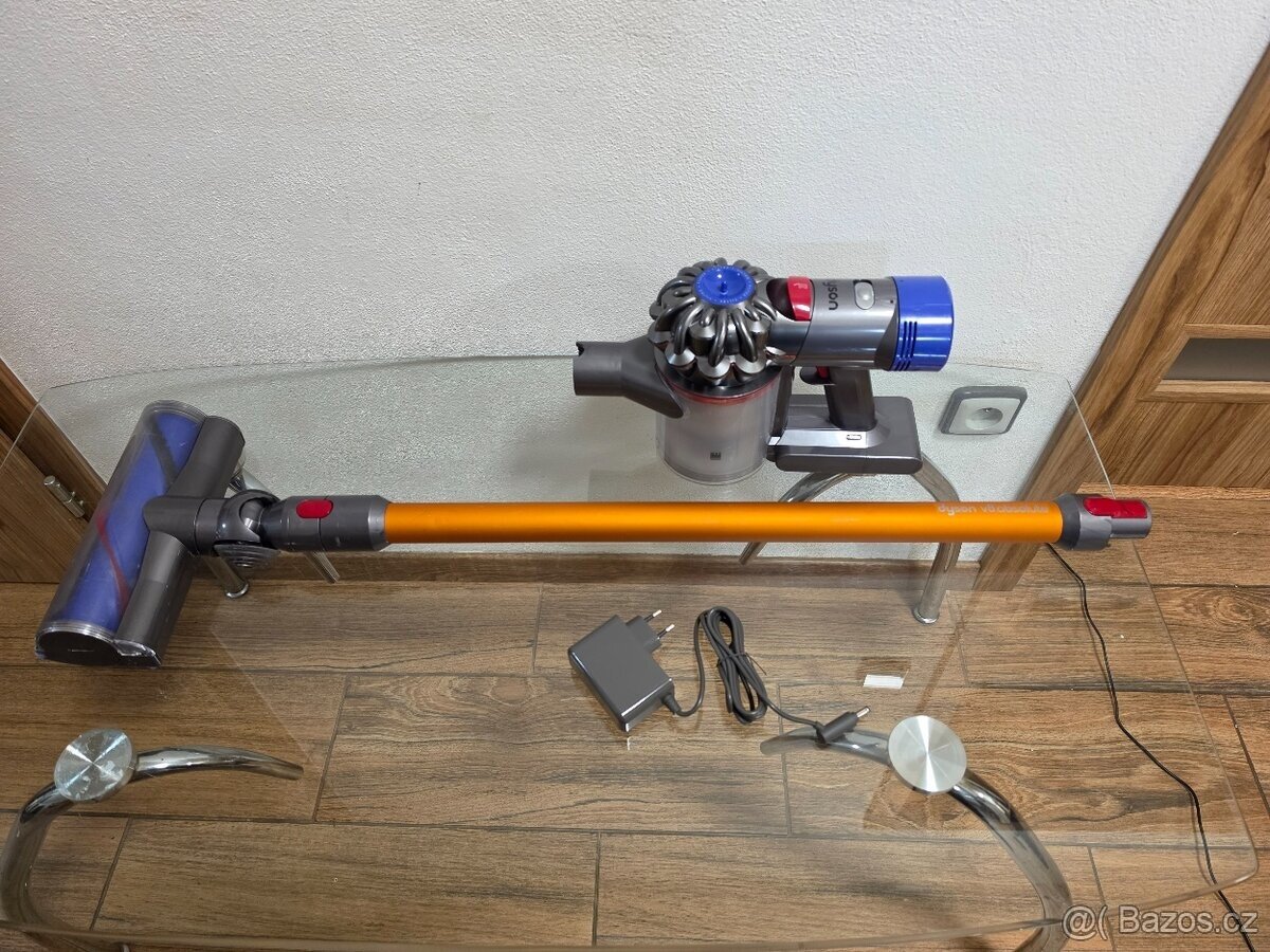 Dyson V8 Absolute s nabíječkou - 2