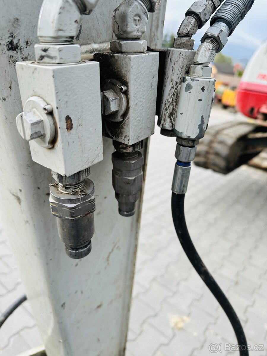 Pásové rypadlo Takeuchi TB 240 POWERTILT - 2