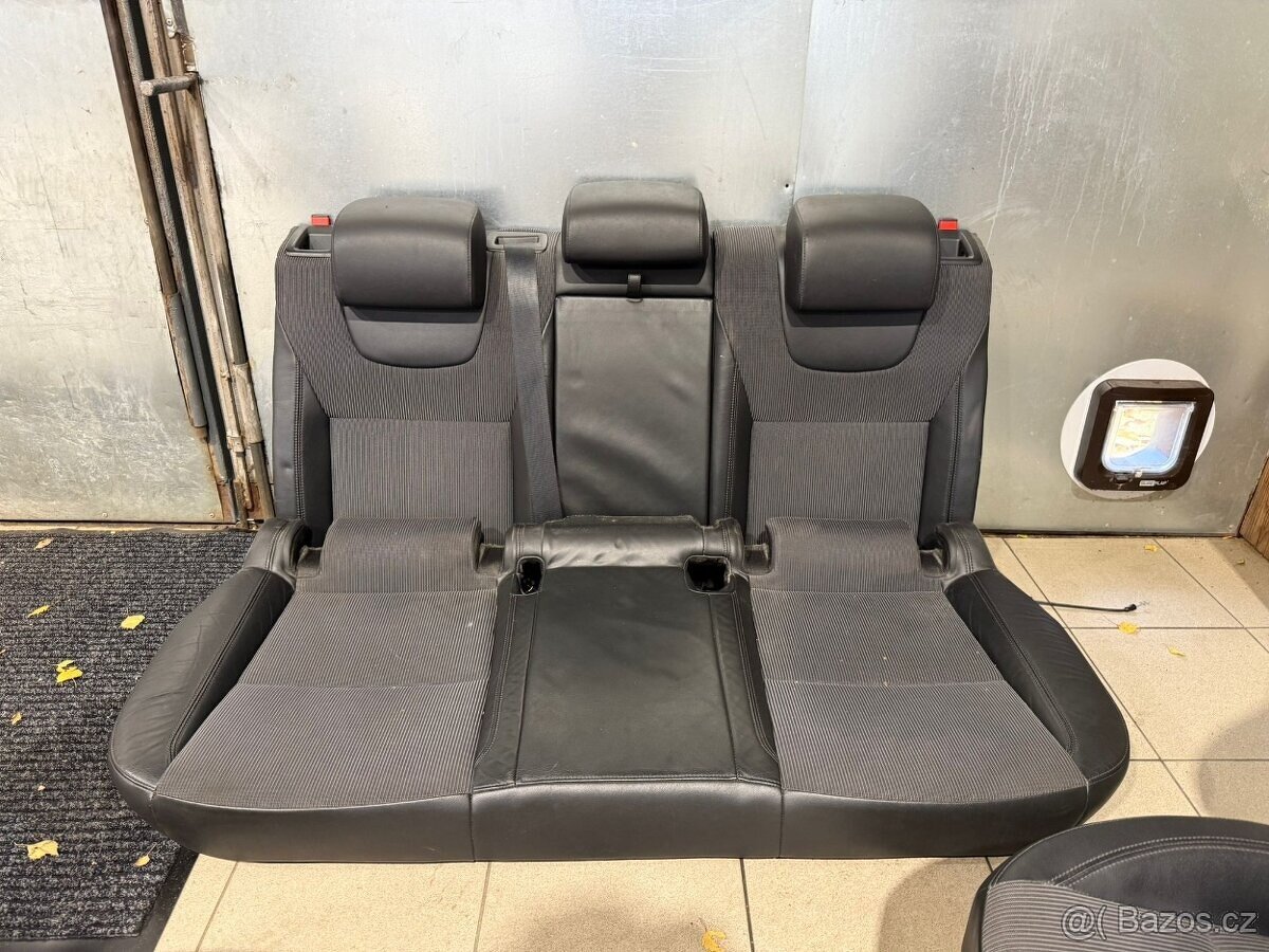 Polokožené sedačky Škoda Octavia III-3 kompletní - 2
