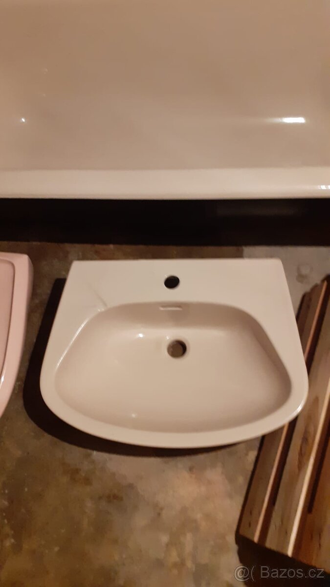 Litinová vana+umyvadlo - 2
