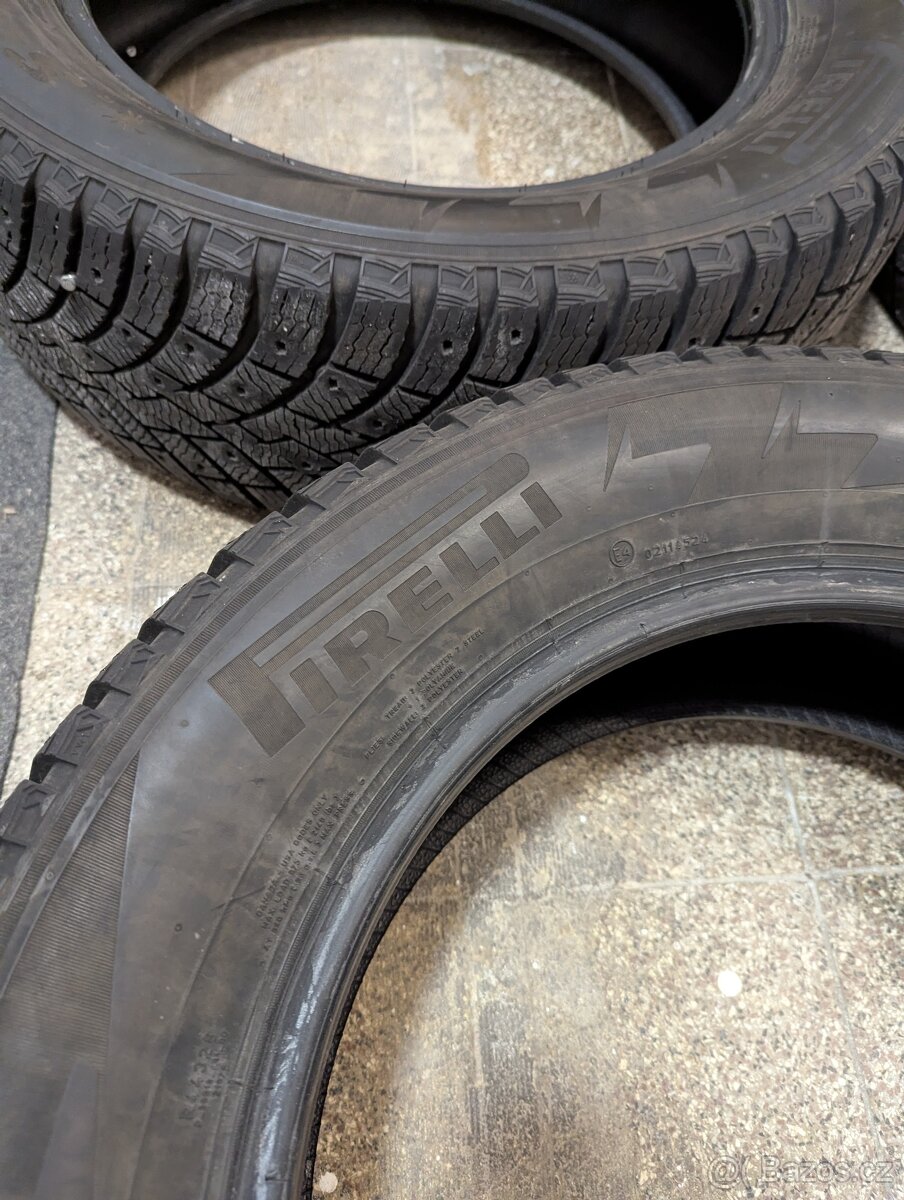 Sada zimních pneumatik Pirelli Scorpion Ice Zero 2 235/60R18 - 2