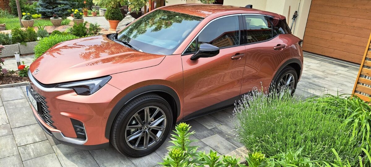 Lexus LBX 1.5 Relax Advanced + sada zimních kol - 2