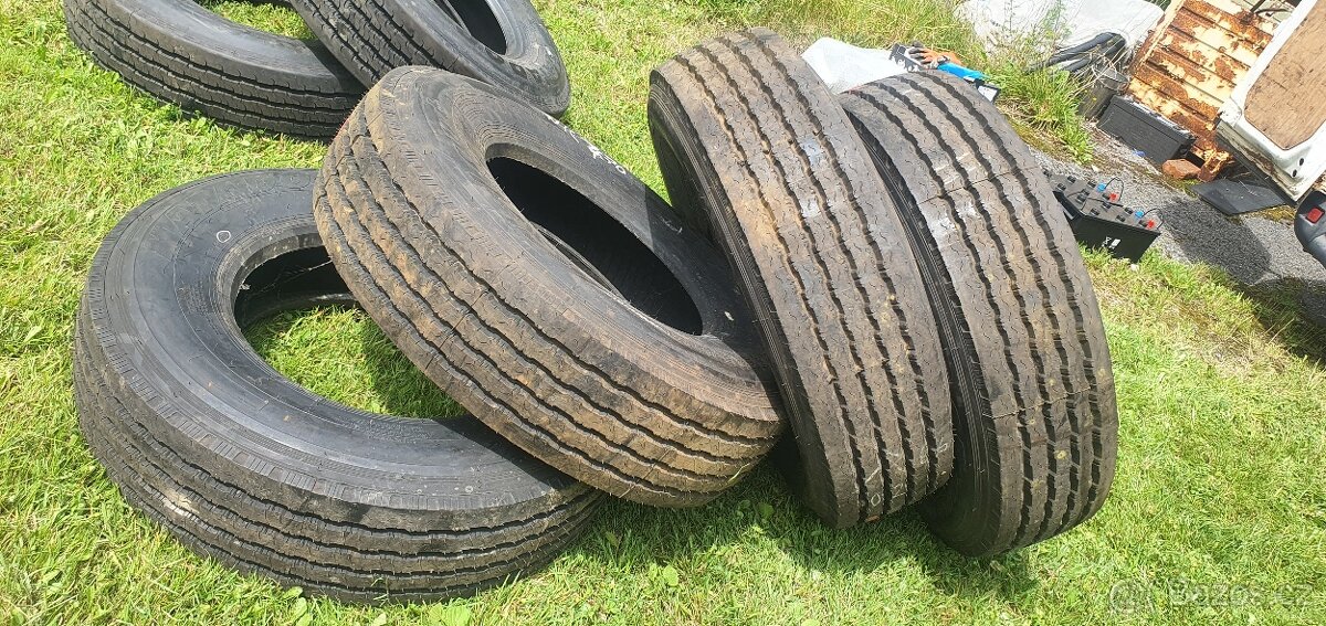 Pneu 295 80 R22,5 - 2