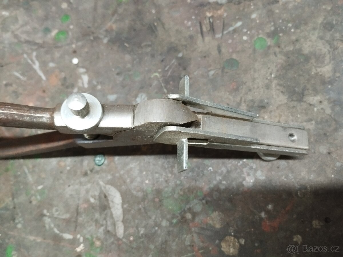 Šraňkovací kleště na pásové pily - 2