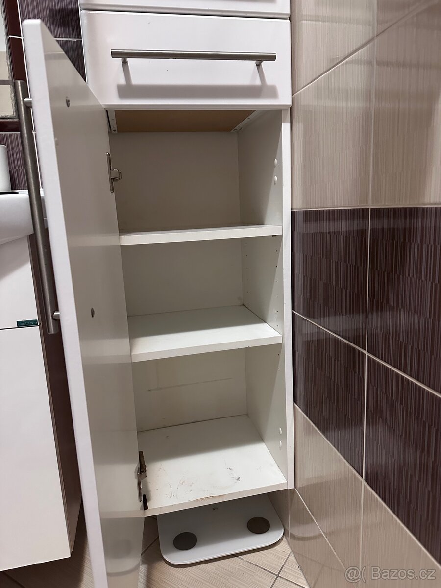 Závěsná koupelnová skříňka - 2