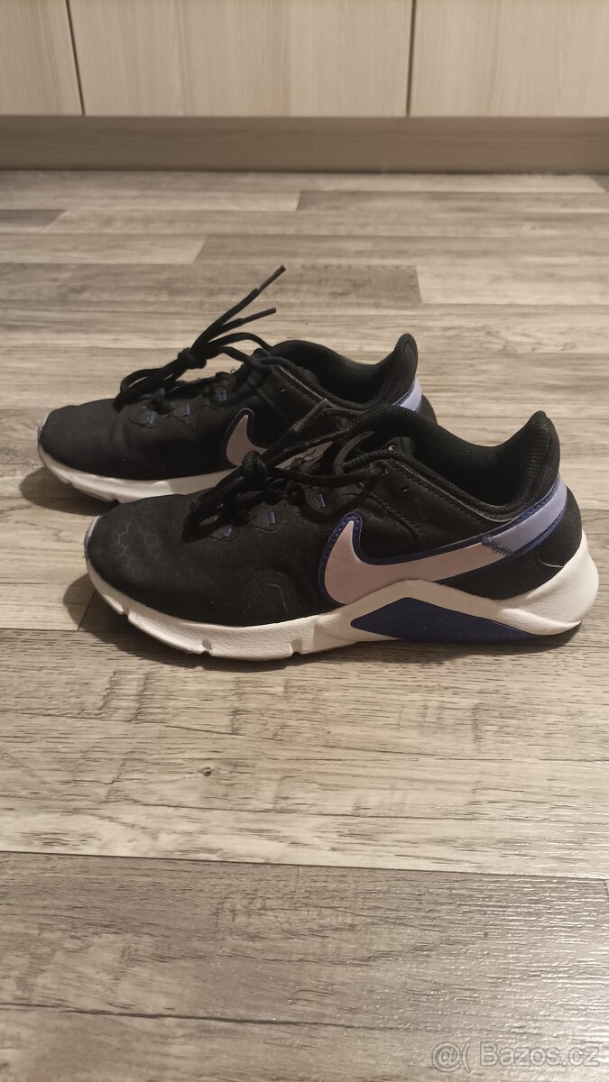Pěkné tenisky Nike Legend Essential 37,5 - 2