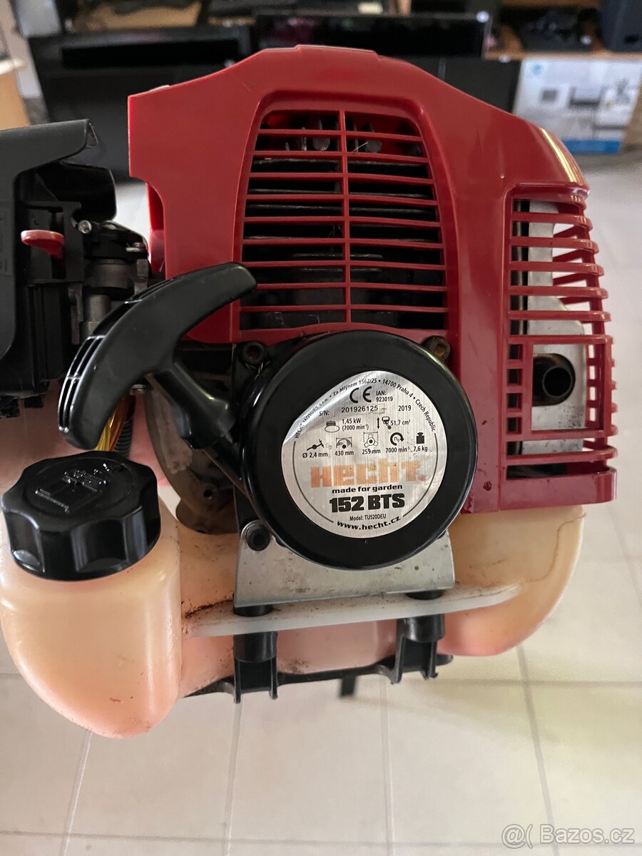 Benzínový křovinořez HECHT 152 BTS - 2