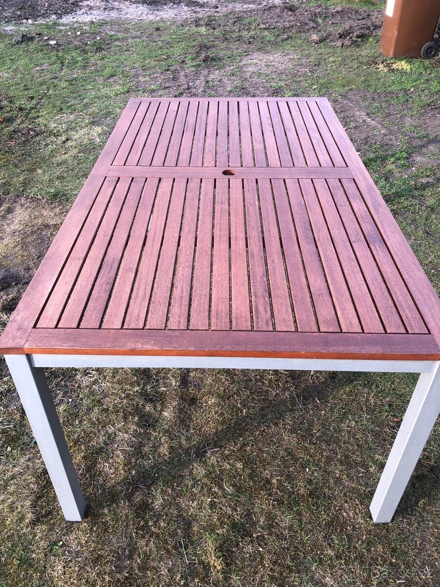 Dřevěný zahradní stůl - 2