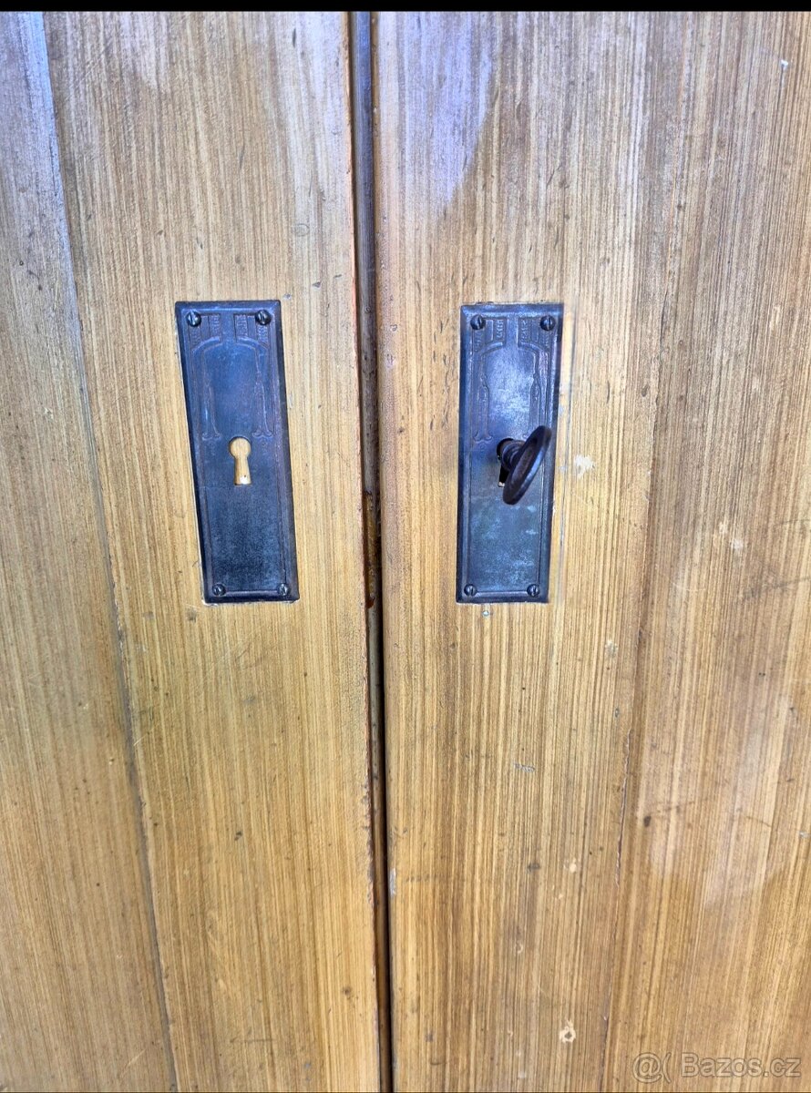 Starožitna skříň - 2