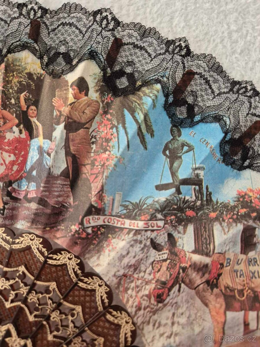 Set dvou španělských vějířů s krajkou rok 1992 - 2