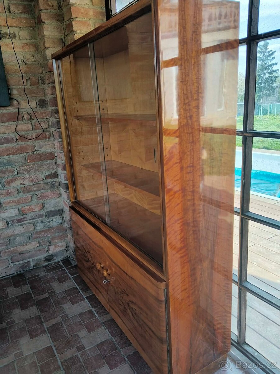 Prodám starou skříň (knihovnu) - 2
