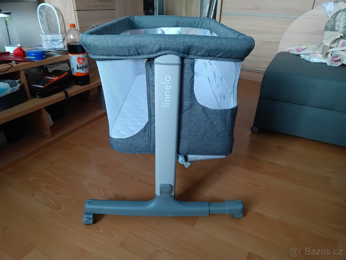 Prodám postýlku na kolečkách Lionela - 2