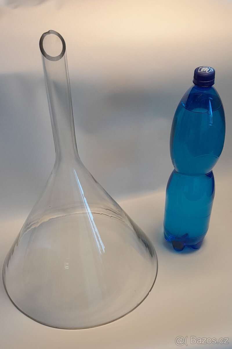 LABORATORNÍ SKLENĚNÝ TRYCHTÝŘ - 2