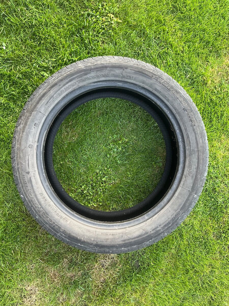 Starší pneu Bridgestone 225/50-18.. - 2