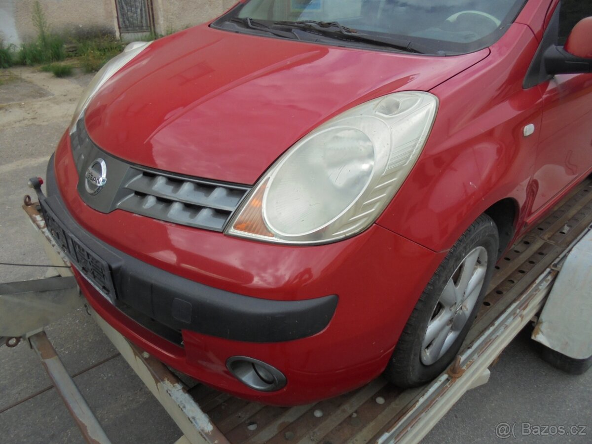 Nissan Note - nárazník, kapota , světla - 2