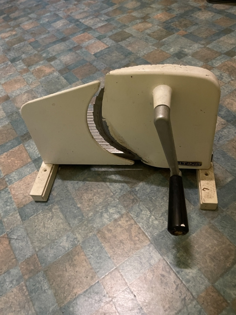 Kráječ na potraviny, ruční ovládání. Plně funkční. - 2