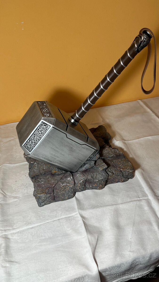 Thorovo kladivo Mjolnir – masivní replika s podstavcem - 2