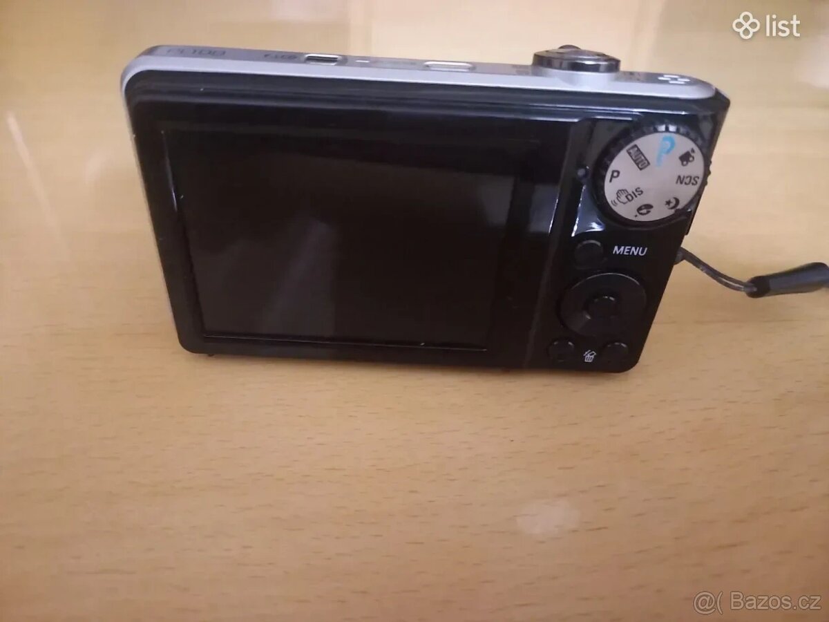 Fialovy Nikon fotoaparat - 2