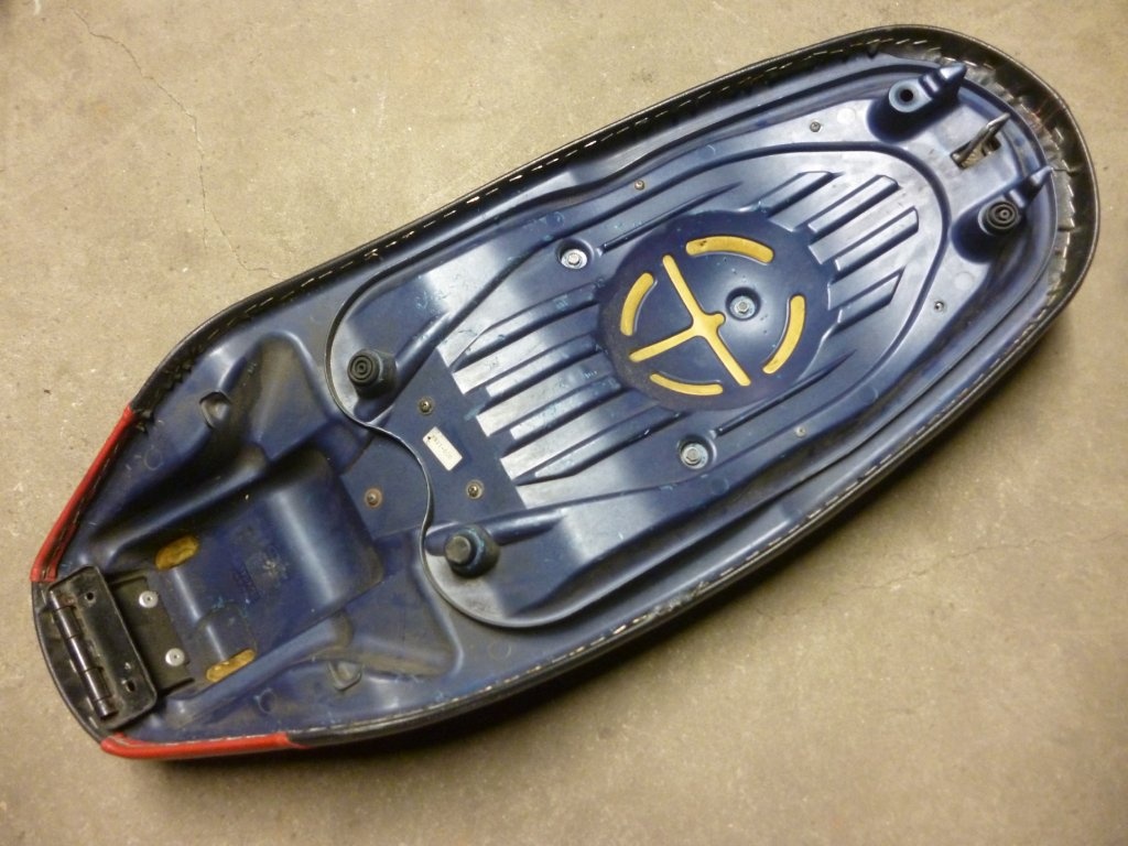 Yamaha X-city 125, 250. Sedadlo. Od 2007 - 2