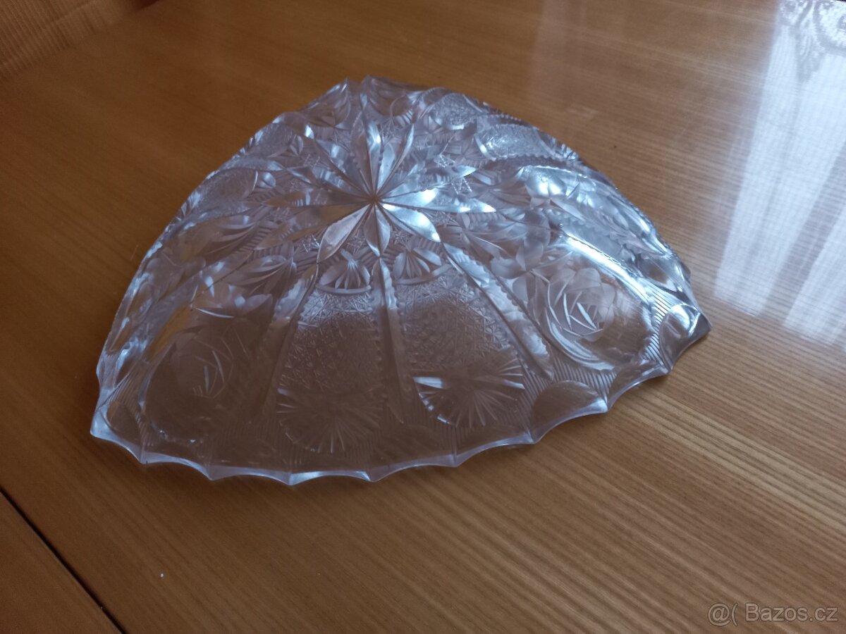 broušená mísa - trojúhelníkový tvar - 2